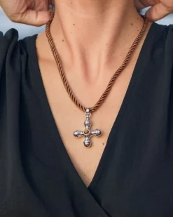 Collar Cruz Plateado Osiris