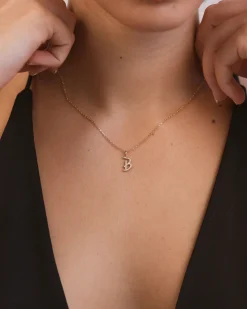 Collar Letra B