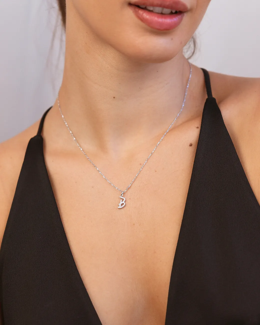 Collar Plata Letra B