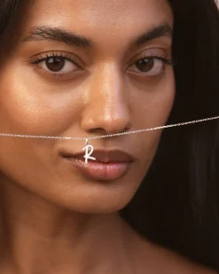 Collar Plata Letra R