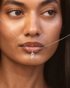 Collar Plata Letra R