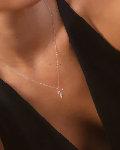 Collar Plata Letra V