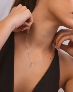 Collar Plata Letra V